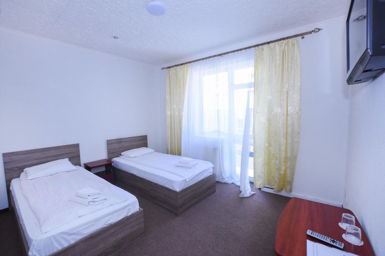 Hotel Continent Polyana  Bagian luar foto