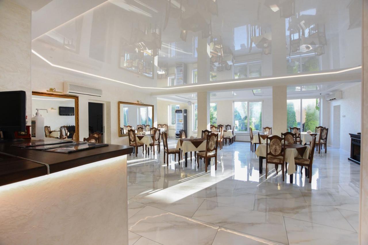 Hotel Continent Polyana  Bagian luar foto
