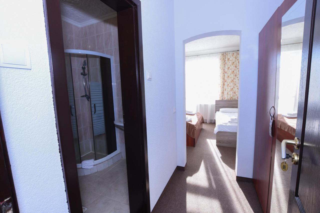 Hotel Continent Polyana  Bagian luar foto