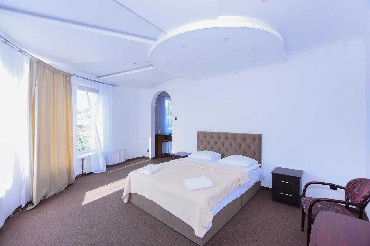 Hotel Continent Polyana  Bagian luar foto
