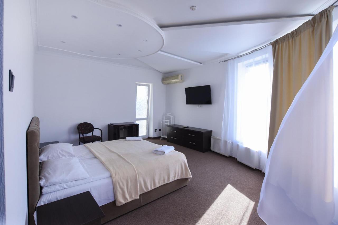 Hotel Continent Polyana  Bagian luar foto