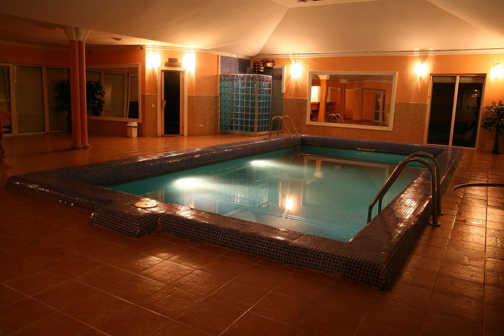 Hotel Continent Polyana  Bagian luar foto
