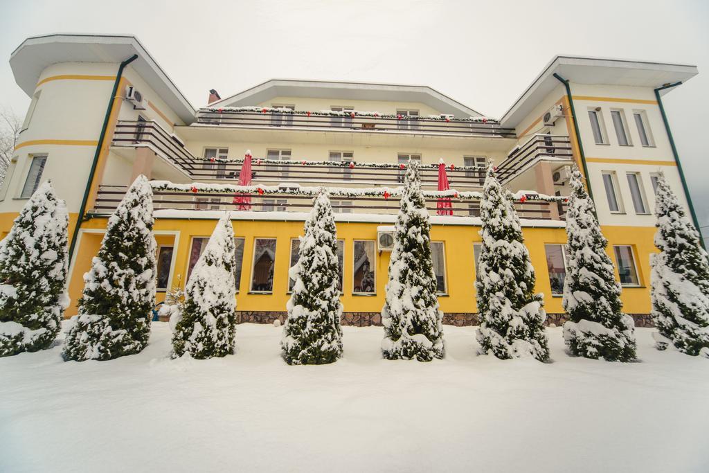 Hotel Continent Polyana  Bagian luar foto